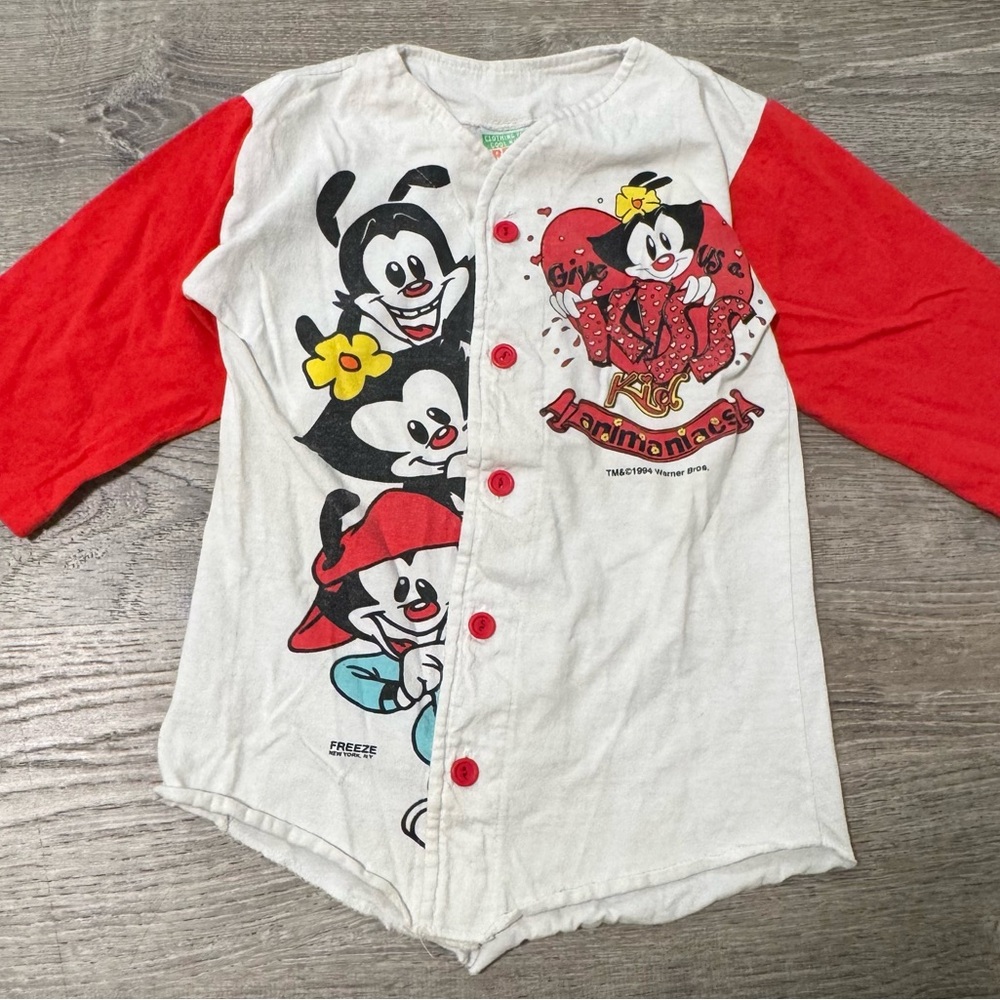Animaniacs Vintage 90s Dot Give us a Kiss Tee Button baseball  Freeze M kids